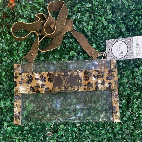 BRAND NEW Keep it Gypsy LV Stadium Crossbody Bag with Gold Leopard Leather - Picture 2 of 2